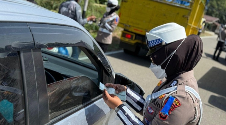 Priiit, Personil Satlantas Polres Abdya Tilang Pelanggar Lalulintas Selama Operasi Patuh Seulawah