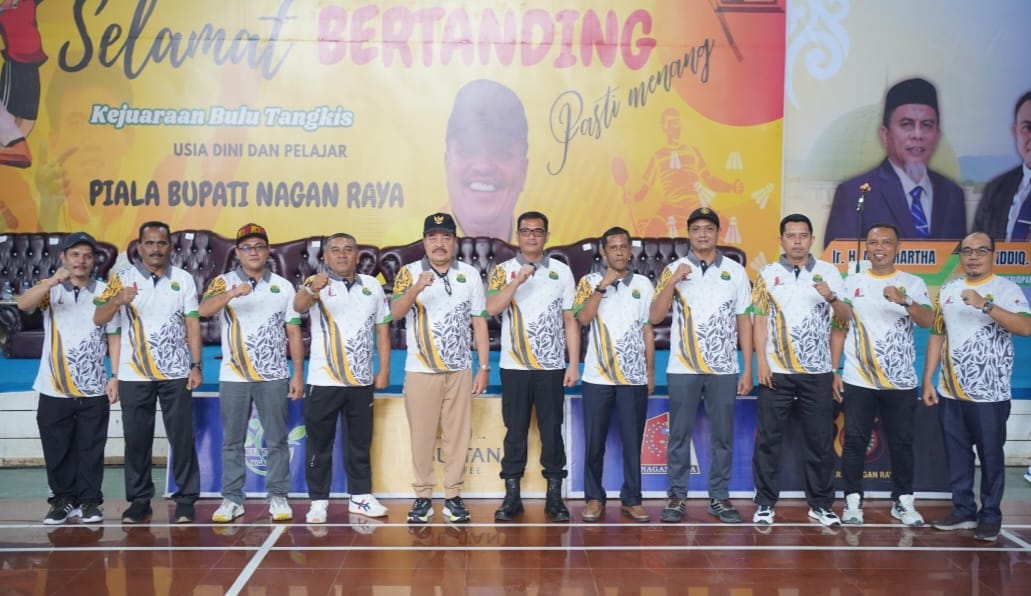 Perebut Piala Bupati Nagan Raya, 134 Atlet Muda Turn Laga di Lapangan Badminton