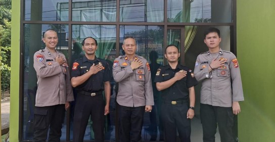 Sambangi Kantor Senkom, Kasat Binmas Polres Lampung Selatan Sosialisasikan Layanan Darurat 110