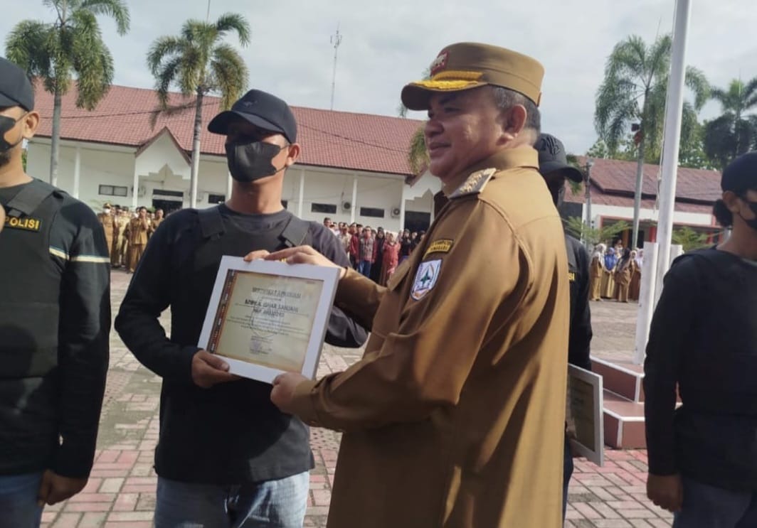 AKBP Yulhendri Terima Penghargaan Dari Pemkab Aceh Tenggara