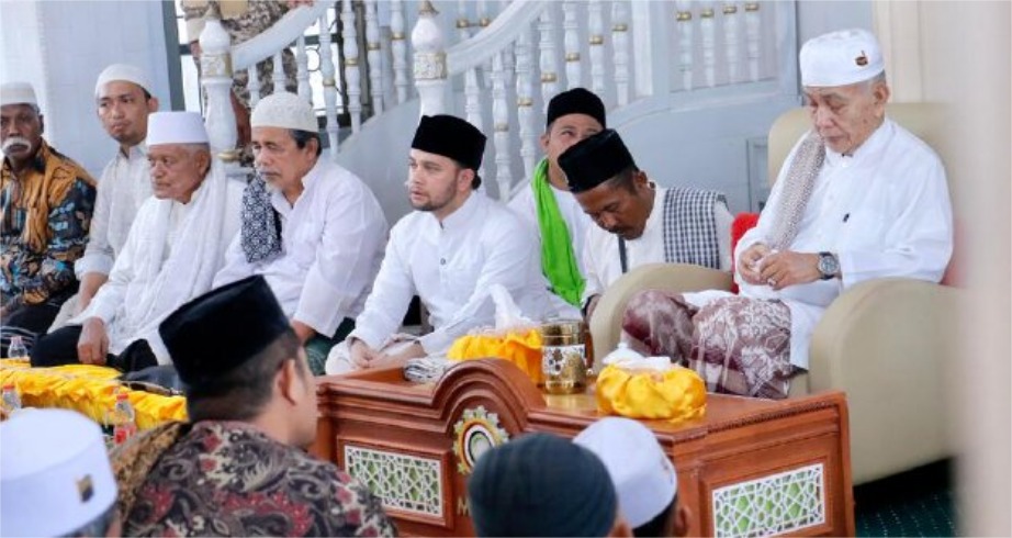 Abuya Syekh H Amran Waly Dipeusijuk Wabup Aceh Barat di Dayah Babussalam Johan Pahlawan