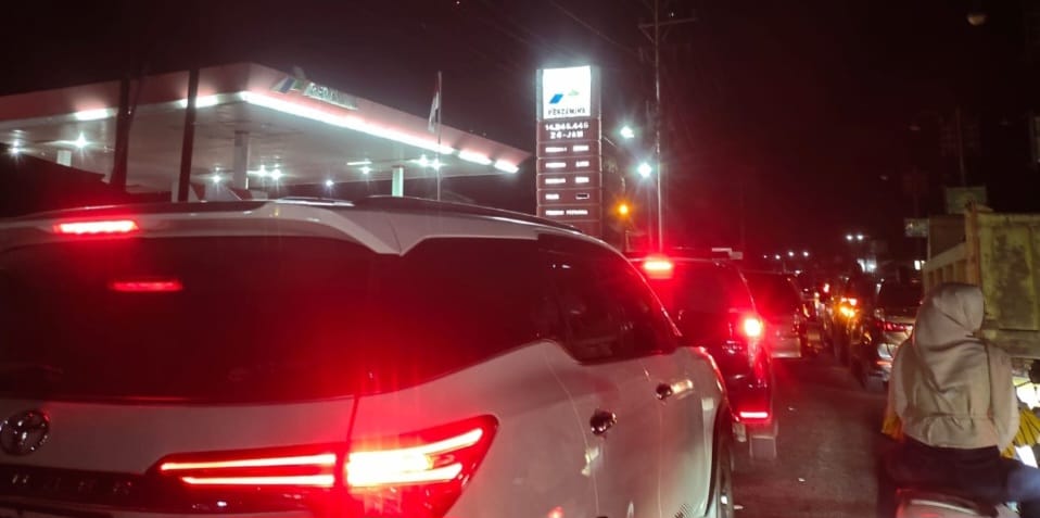 Buntut Panic Buying, Antrean Kendaraan Isi BBM Ancam Kemacetan Rute Kutacane-Medan