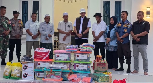 Pasca Dayah Miftahul Ulum dilanda Kebakaran, Bupati Aceh Selatan hadir Serahkan Bantuan