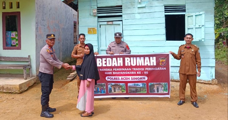 Pengabdian Hari Bhayangkara, Polres Aceh Singkil Bedah Rumah Lansia di Singkohor