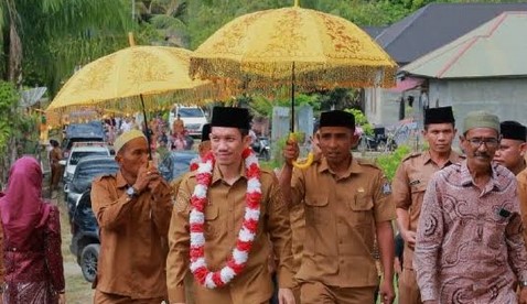 Jemput Bola Layani Warga, Pemkab Aceh Barat berkantor di Gampong Peulanteu dan Suak Pangkat Bubon