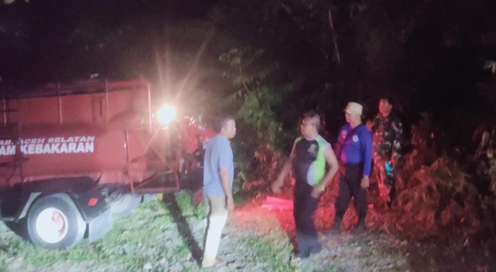 Kobaran Api Melalap Lahan Tani di Pegunungan Samadua Aceh Selatan Padam