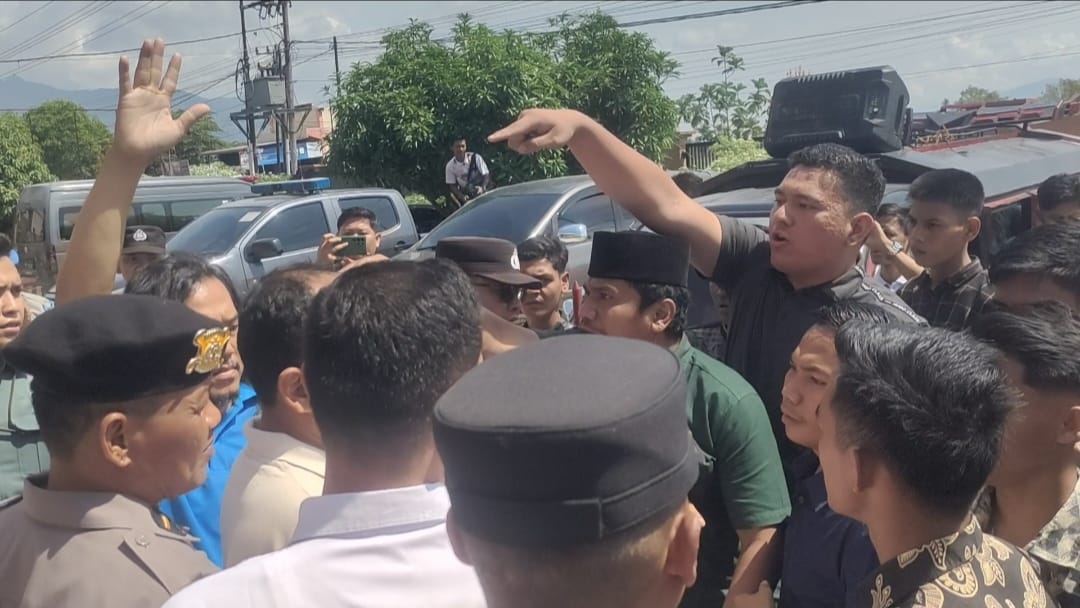 Lamban Penanganan Kasus Pelecehan Seksual Anak, Mahkamah Syariah Aceh Tenggara di Demo Nyaris Ricuh