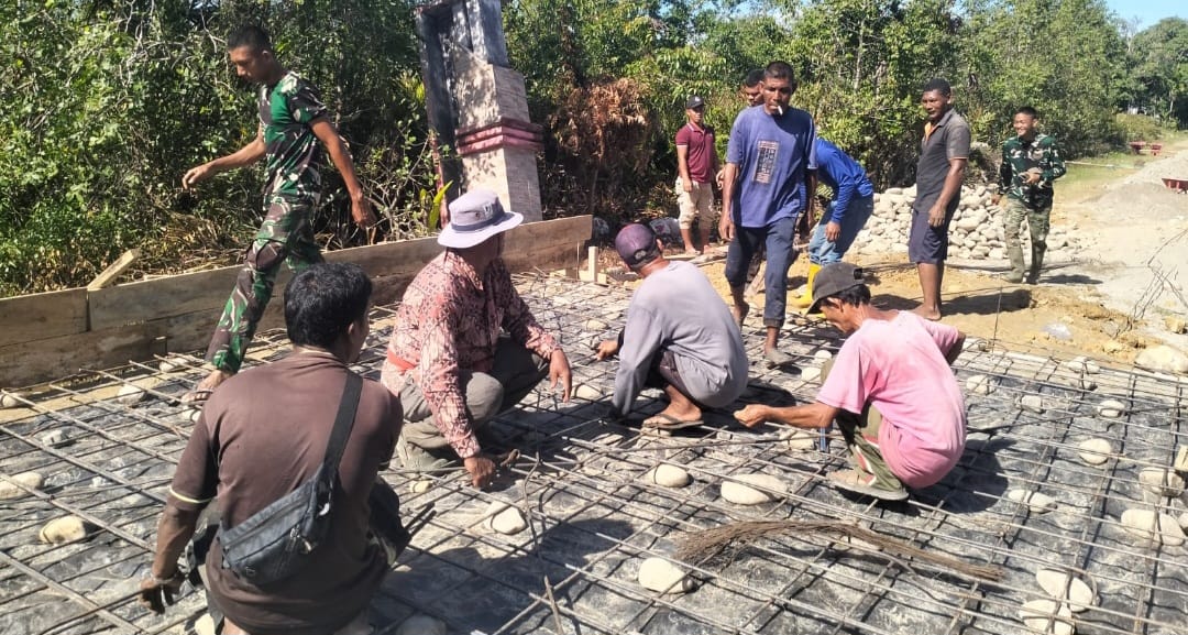 Pacu Aspirasi Warga, TNI Bersama Masyarakat Kepung Pemasangan Rangka Jembatan Aramco di Aceh Selatan