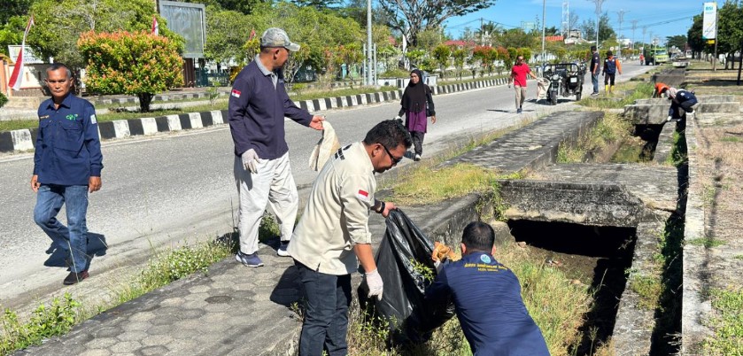 Hari Lingkungan Hidup Sedunia 2026, ASN DLH Aceh Singkil bergerak Bersihkan Kota