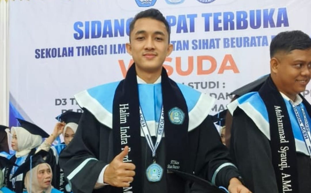 Raih IP 4.00, Putra Bener Meriah Lulusan Terbaik STIKes Sihat Beurata Banda Aceh 2025