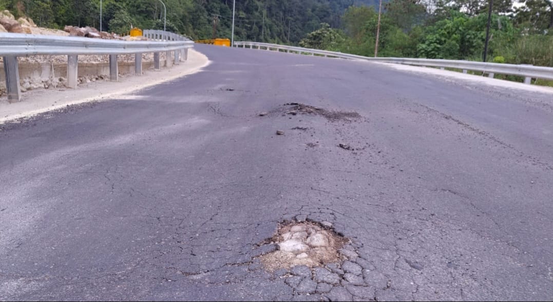 Diduga Bermasalah, Pekerjaan Jalan Nasional Gayo Lues Baru Rampung Sudah Rusak