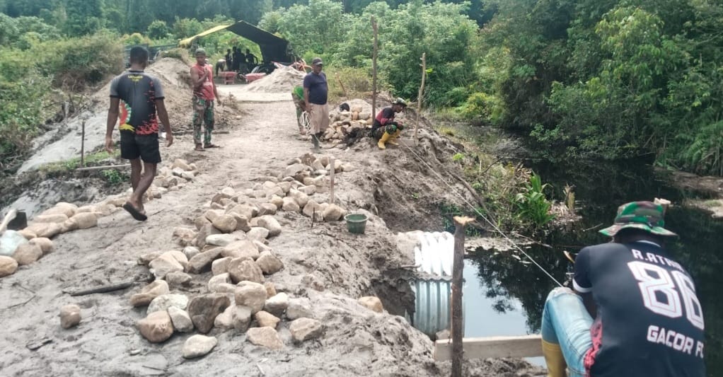 Bangga!! Wujudkan Kelancaran Transportasi, Satgas TNI AD Rampung Bangun 2 Jembatan Rute Bulohseuma-Kuala Baru
