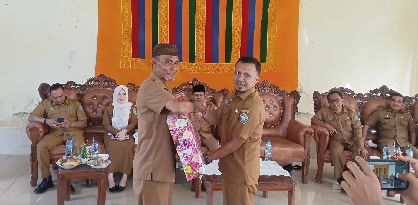 Diwarnai Aura Kebimbangan, Kado Terakhir Untuk Camat Sawang di Ujung Jalan