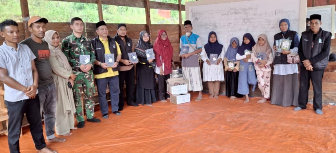 MD KAHMI dan FORHATI Nagan Raya Wakaf Al Quran dan Bakti Sosial di Beutong Ateuh Banggalang