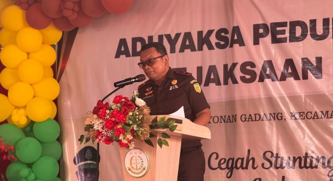 Sambut Kunjungan Kajati Aceh, Plt Sekda Aceh Selatan Kalungi Karangan Bunga, Tegaskan Pencegahan Stunting