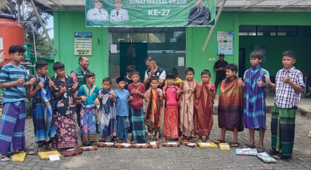 Rangkaian HUT 27 Aceh Singkil, Puluhan Anak di Perbatasan Aceh-Sumut Dikhitan