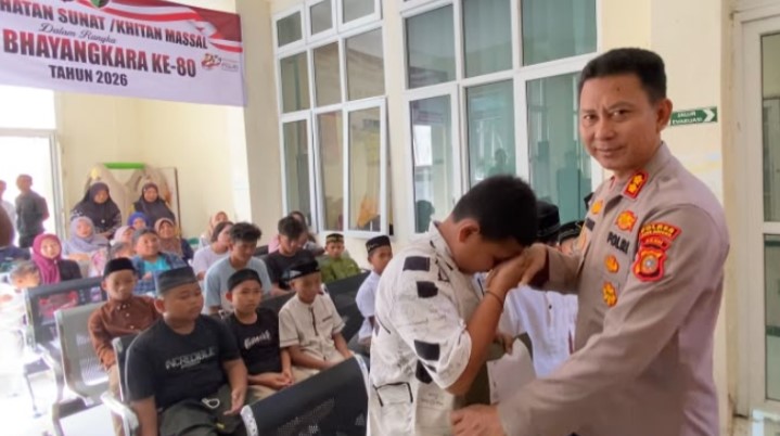 Wujud kepedulian Polri, Khitan Massal Sambut HUT-80 Bhayangkara Polres Aceh Singkil