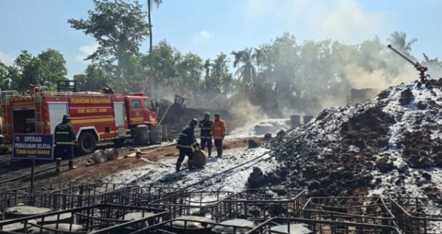 Kobaran Api Berhasil Padam, Penyebab Kebakaran Sumur Minyak Ilegal di Aceh Timur Diselidiki