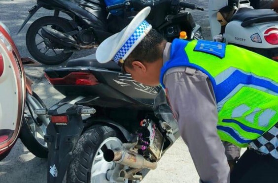 Satlantas Polres Bener Meriah Edukasi Pengguna Jalan dan Tindak Pelanggar Knalpot Blong