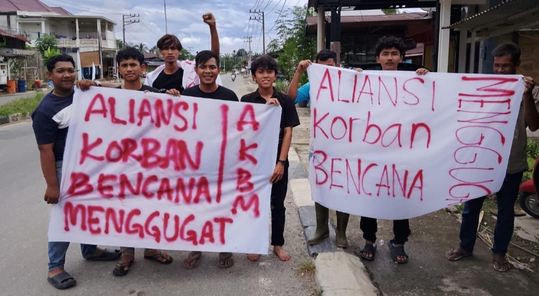 Ancam duduki kantor Bupati, warga kibar Bendera Putih di Nagan Raya, tuntut Pembangunan rumah dan Jadup