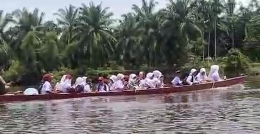 AMPAS: Pemerintah Jangan Tutup Mata, Siswa Aceh Singkil Menyeberang Sungai ke sekolah Penuh Risiko