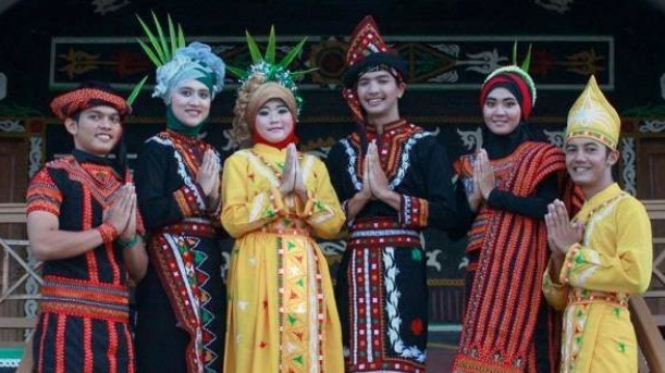 Kebudayan Gayo: Adat Bemunge Menulaken Murid Ari Tengku Guru Ku Urang Tue SDN 9 Lut Tawar Takengon