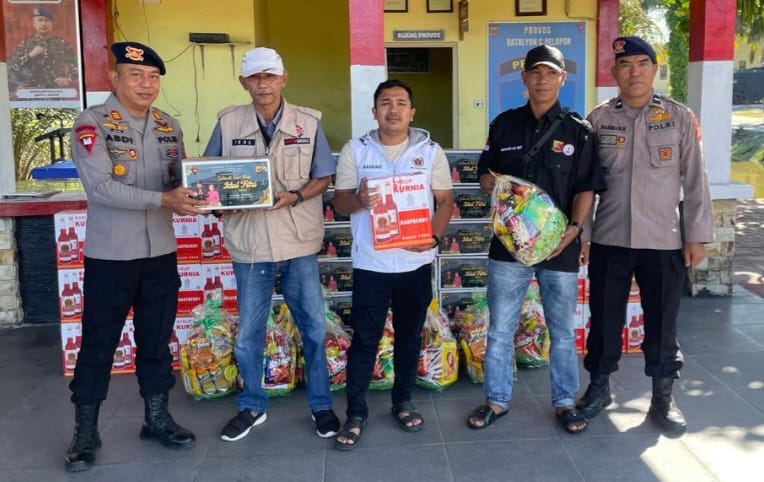 Apresiasi Mitra Media, Danyon C Pelopor Serahkan Paket Lebaran untuk Jurnalis