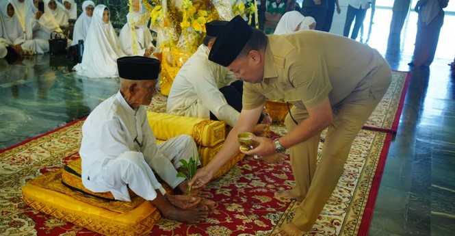 170 JCH Nagan Raya, Dilepas dan Peusijuek Bupati TRK di Masjid Giok