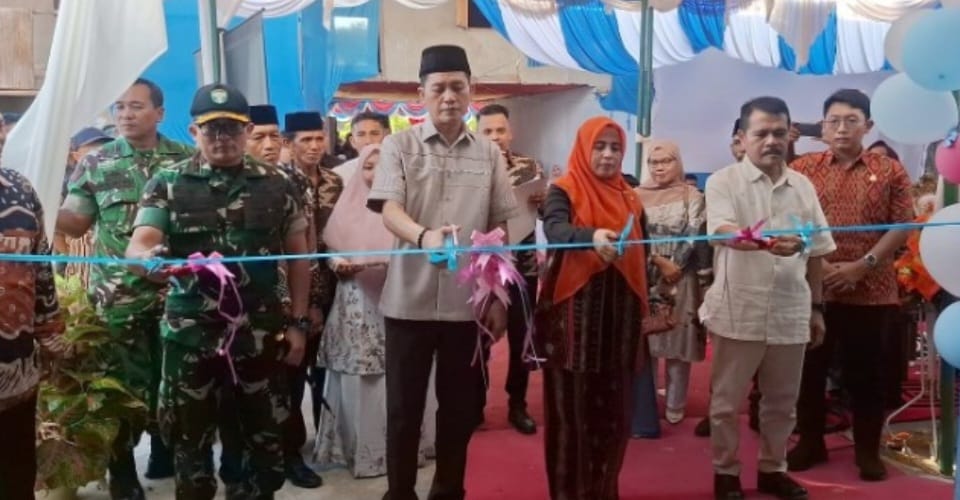 Krue Seumangat!! Bupati Mirwan MS Resmikan Industri Air Minum Kemasan BUMG Madat Samadua