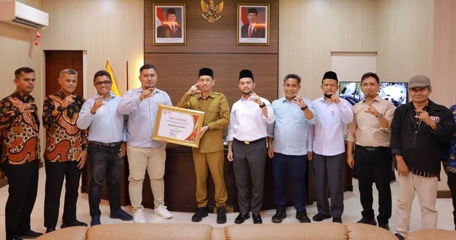 2024 Kategori Informatif, Aceh Barat kembali Terima Anugerah Keterbukaan Informasi Publik dari KIA 2025
