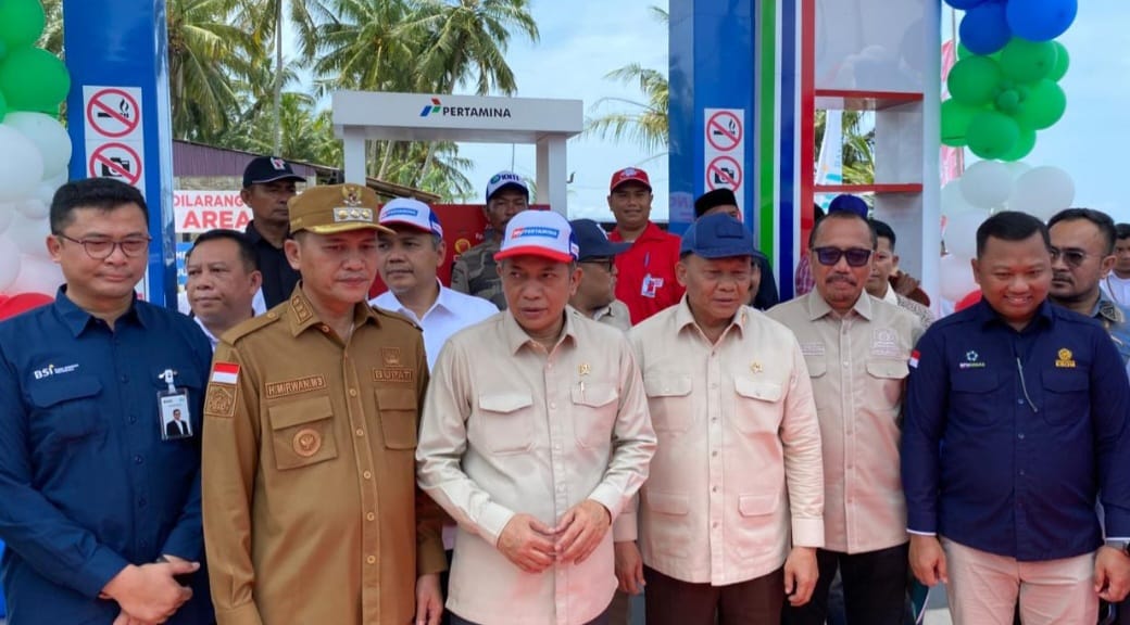 Menkop RI, Dirut Pertamina,  Wamen KKP RI dan Bupati Aceh Selatan, Resmikan dan tandatangan PKS SPBUN KNTI Aceh Selatan