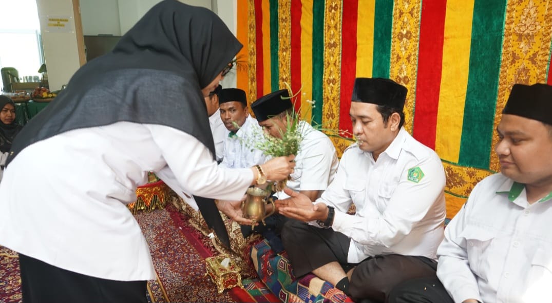 BDK Aceh Peusijuek dan Lepas Calon Jamaah Haji Menuju Kemenangan