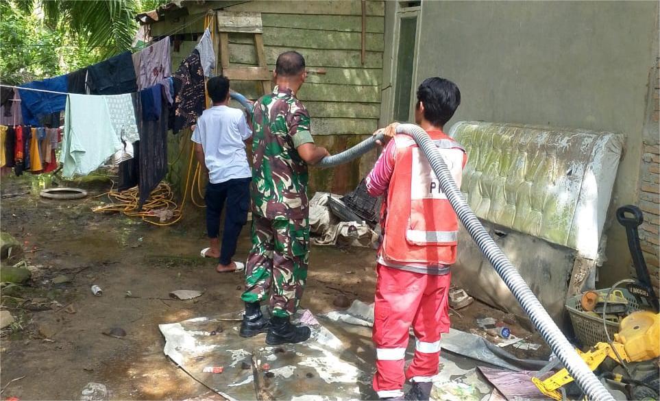 PMI Aceh Selatan Salurkan Air Bersih ke Lokasi Bencana Banjir di Trumon, Sumber PMI Pusat