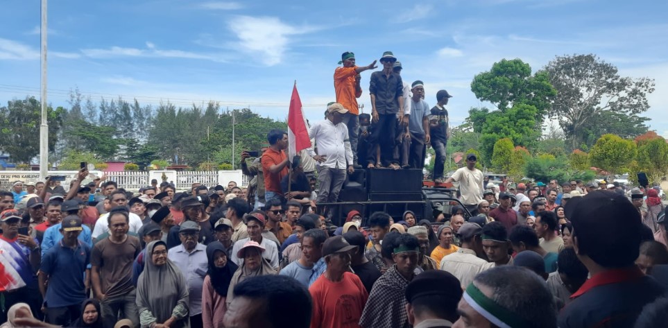 Ribuan massa GEMUKA gelar aksi, Bupati Aceh Singkil Ngaku Usulkan 8.701 penerima Jadup Tahap II