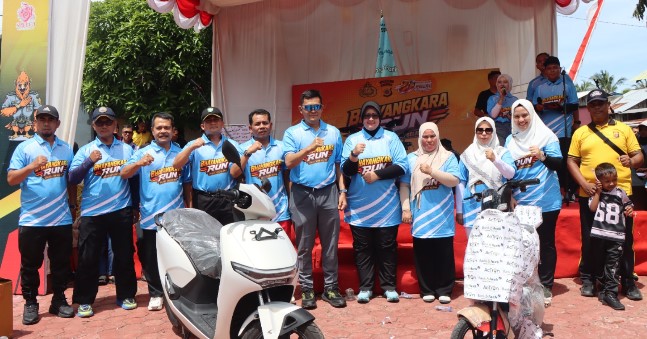 Meledak!! Ribuan massa Sukseskan Run dan Jalan Santai Bhayangkara Polres Aceh Selatan