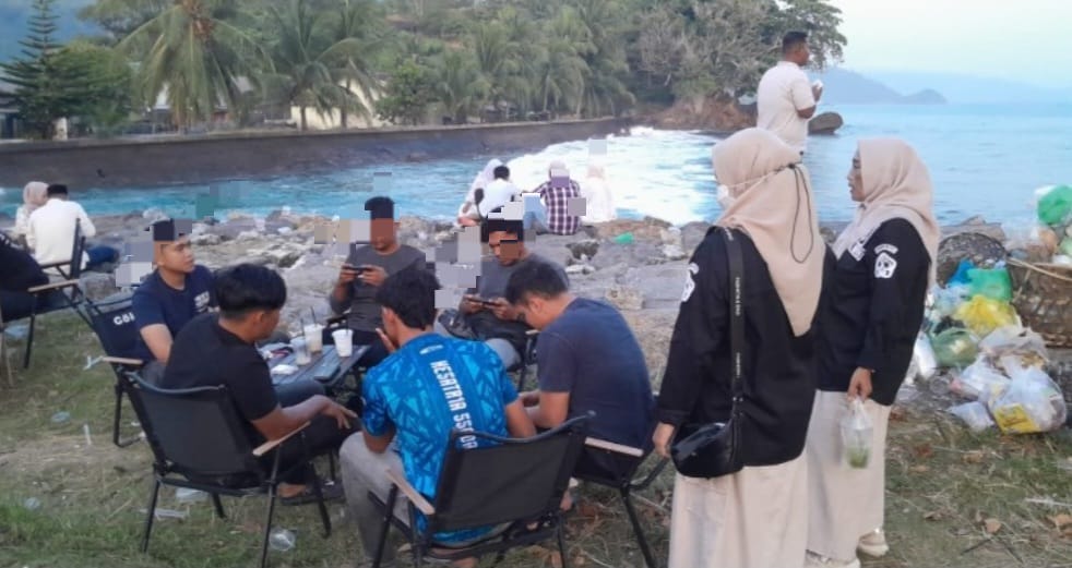 Gelar Patroli, Jelang Magrib Satpol PP dan WH Aceh Selatan “Halau” Pengunjung Objek Wisata RTH Tapaktuan pulang