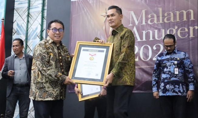Tuai seabrek prestasi, Sekda Aceh Dulang Anugerah SMSI sebagai Tokoh Inspiratif Nasional 2026