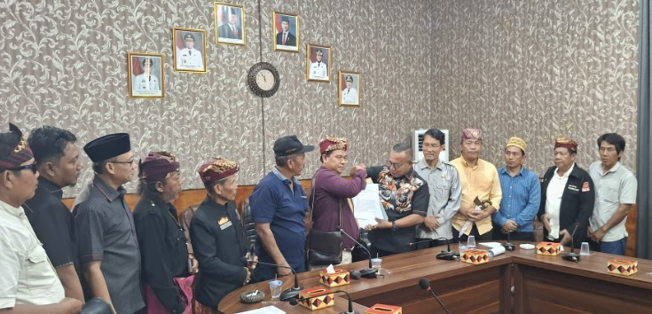Forum Segekhi Suku Serahkan Surat Penolakan PLTP Rajabasa ke Pemkab dan DPRD Lampung Selatan