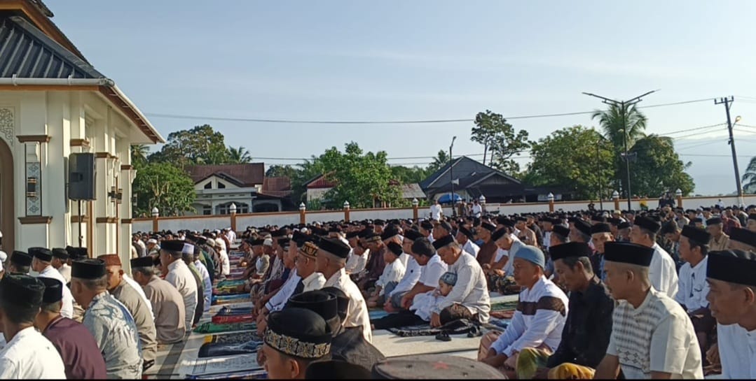 Pagi tadi, Ribuan Jamaah Habib Muda Seunagan Nagan Raya, Shalat Idul Fitri