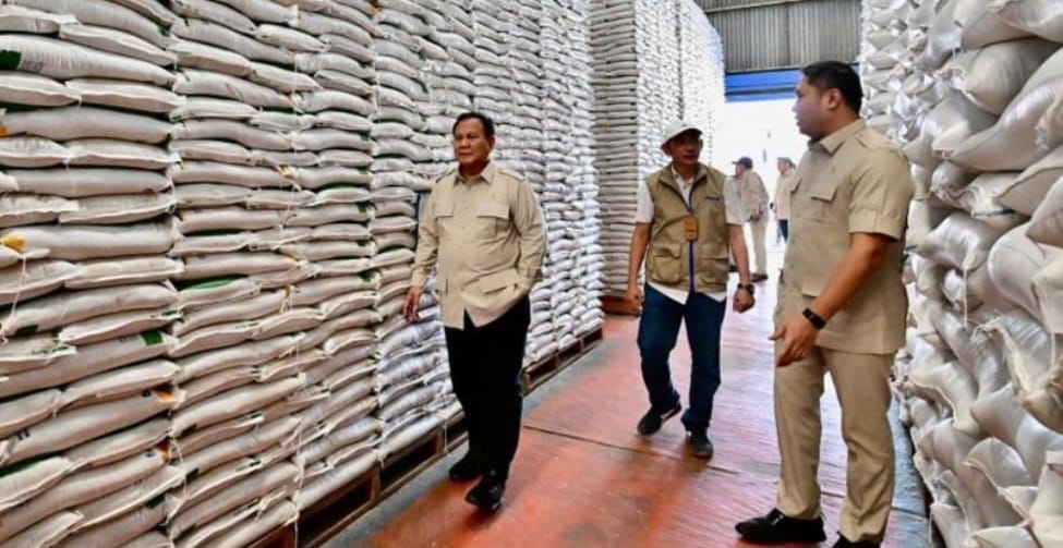 Pastikan Stok Aman, Distribusi Tepat Sasaran, Presiden Prabowo Sidak Gudang Bulog di Magelang
