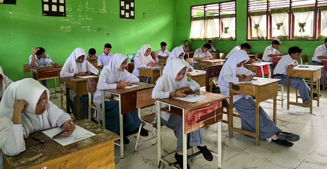 211 Siswa MAN Aceh Singkil Ujian Akhir Semester Berbasis Aplikasi