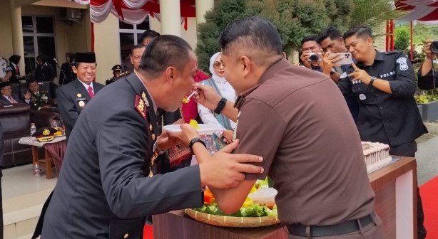 Hening, AKBP Hyrowo Pimpin Apel Terakhir HUT Bhayangkara ke 80 di Polres Gayo Lues