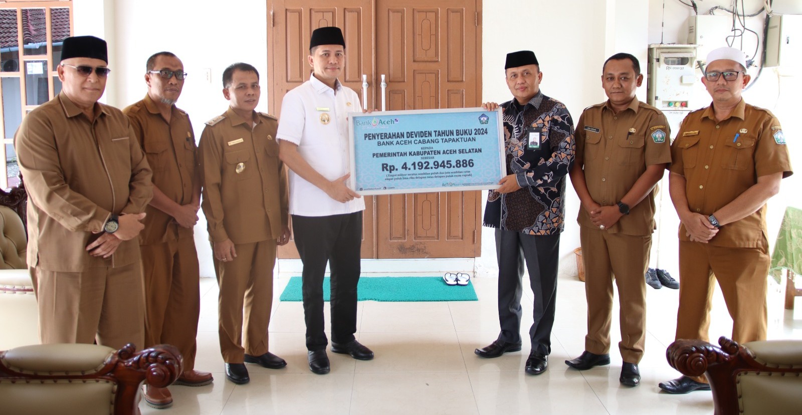 Aceh Selatan Terima Dividen dari PT Bank Aceh Syariah Rp 4.1 M