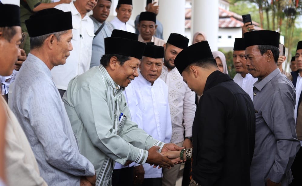 Dikuti lebih 1000 Jamaah, Tgk Habibi-An Nawawi Juara I Aksi, Jadi Khatib Jumat di Masjid Giok Nagan Raya