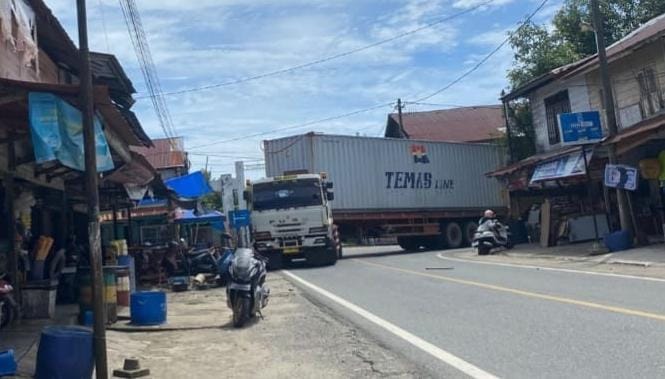 Rentan Bahaya, Tikungan Tajam di Pusat Keramaian Bakongan Aceh Selatan, Diminta Dibangun Jalan Lingkar
