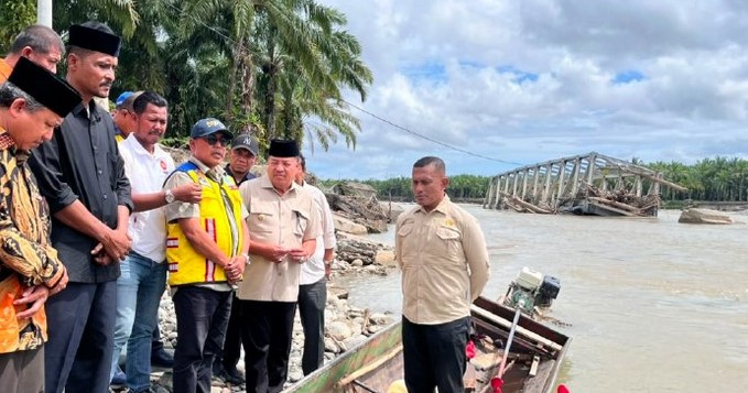 Anggota DPR RI bersama Bupati Nagan Raya Tinjau Infrastruktur Hancur Akibat diterjang Banjir