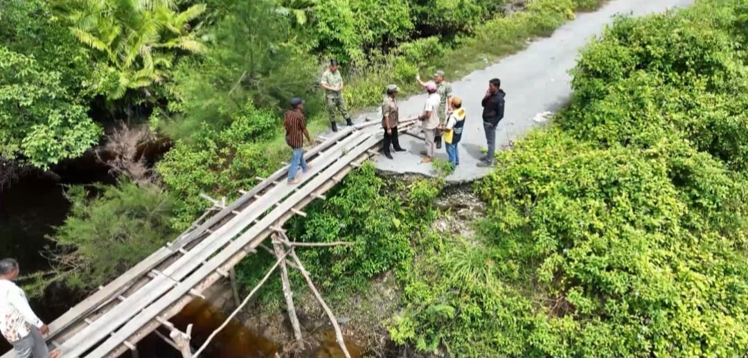 Rusak parah, Wabup Aceh Selatan bersama Dandim tinjau lokasi Pembangunan Jembatan Bailey Bulouhseuma-Kuala Baru