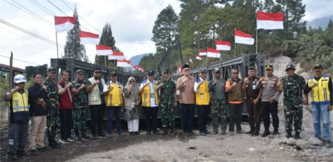 Kompak, Bupati dan Wabup Bener Meriah Dampingi Kasum TNI Tinjau Pembangunan Jembatan Bailey