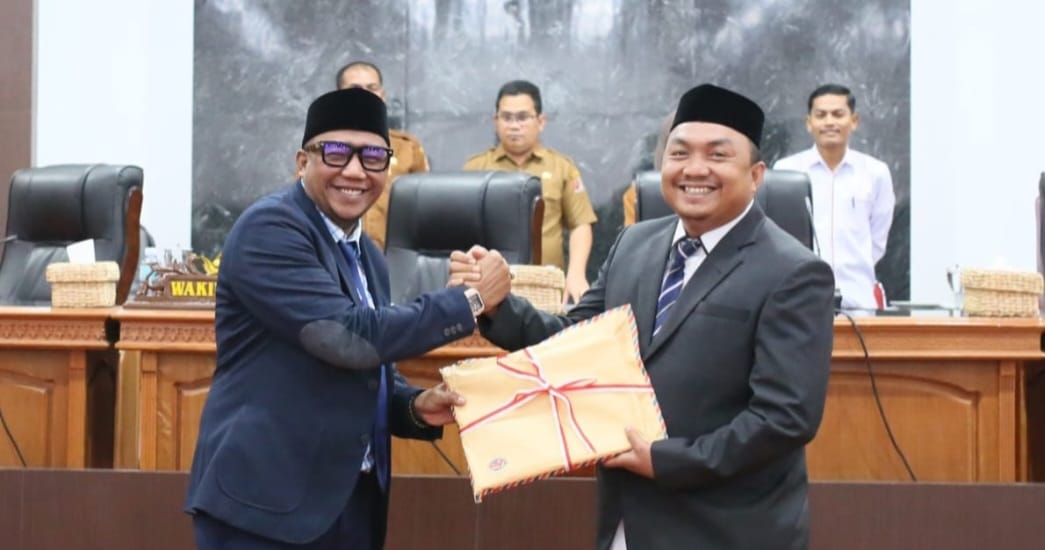 Wabup Nagan Raya Serahkan 3 Raqan Tahun 2025, Untuk Dibahas DPRK