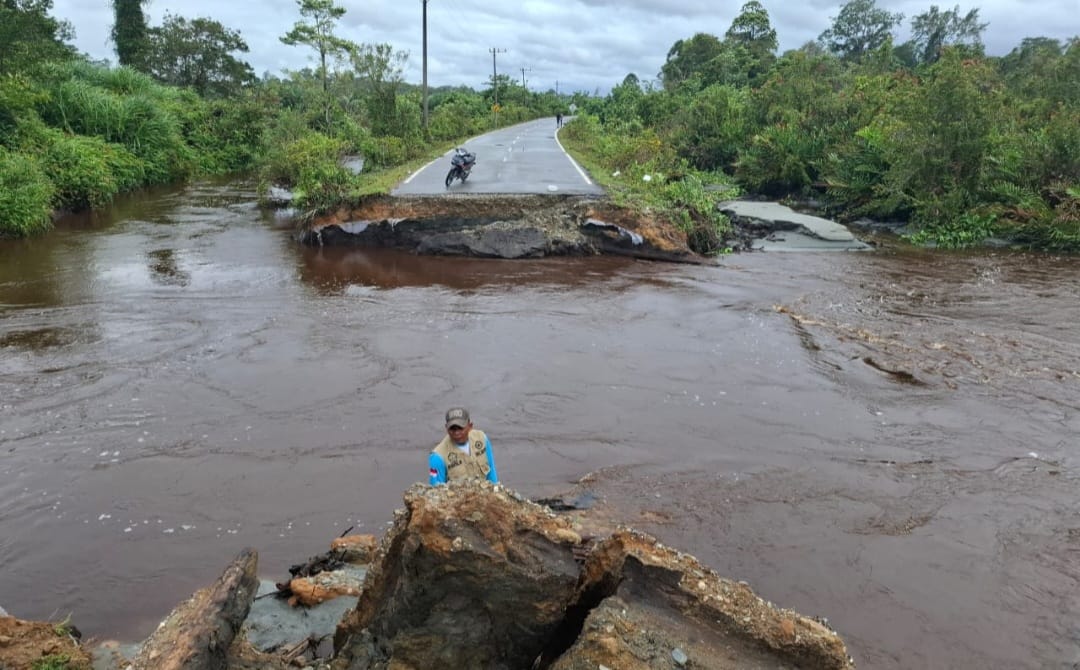 Wabup Aceh Selatan: Ruas Jalan Trumon-Bulohseuma Putus, Kemukiman Dihuni 3 Desa Terisolir